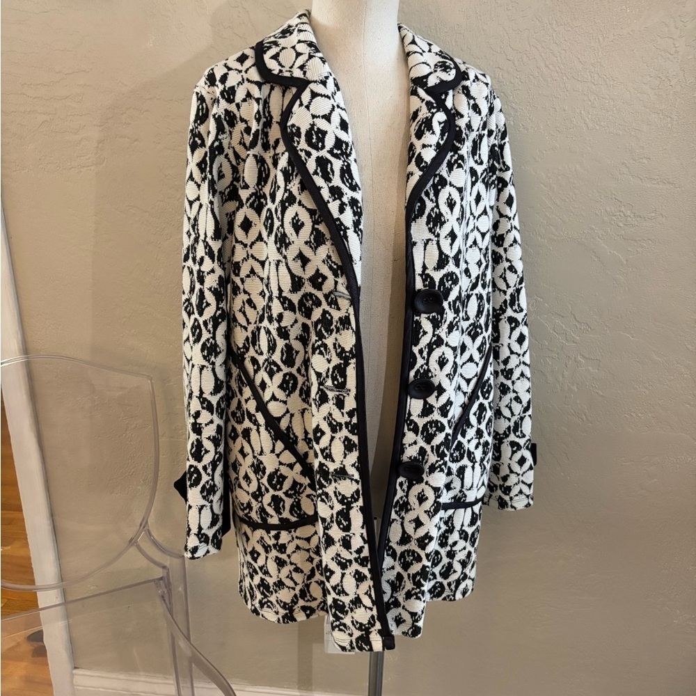 Zoe Vintage Black and White Patterned Coat sz Small